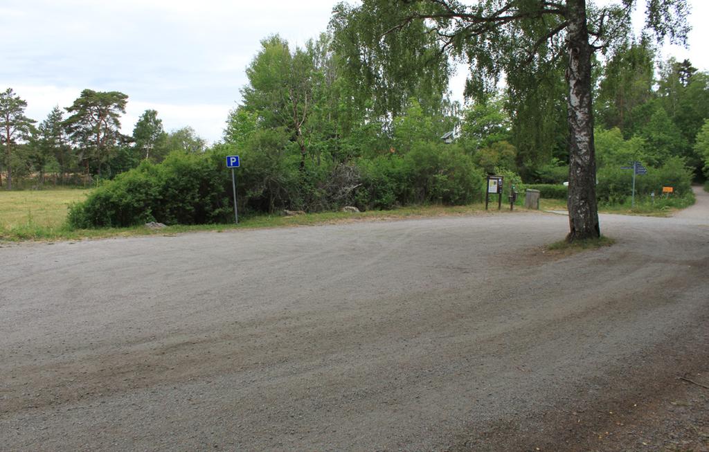 Skogsvägen längs andra delen av Fjärilsstigen Hitta till Fjärilsstigen Hågadalen-Nåsten börjar alldeles där staden slutar på Uppsalas västra sida.