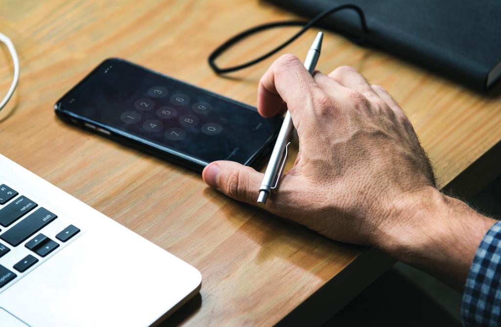 DIGITAL-O-METER TESTEN 12 Nordens digitaliseringspartner Sedan 2001 har e-boks byggt upp omfattande kunskap om användarbeteenden och digitala tendenser och med det som utgångspunkt hjälper vi våra