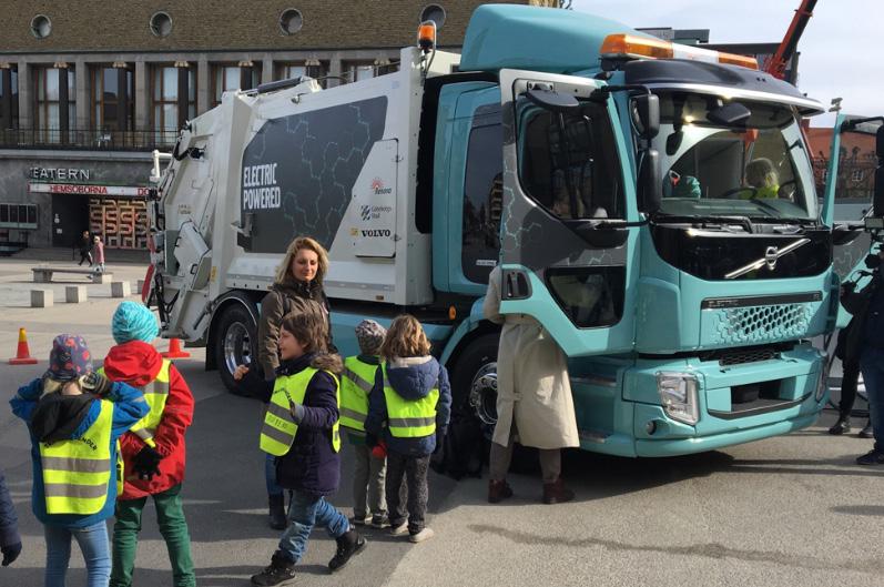 eventuella inskränkningar i lastkapacitet kraftigt till kostnaden, eftersom det innebär en ökning av totalkostnaden inklusive förare och allt annat i motsvarande grad.