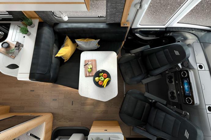 Extra skön sittkomfort erbjuder Duo-Coredynkonceptet med LoungeComfort-system. När nackstöden ej används, kan dessa enkelt stuvas undan i ett extra fack under sittgruppen.