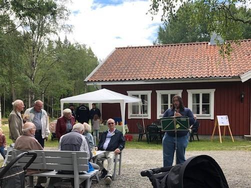 Vissa utställare trotsade vädret och var ute.