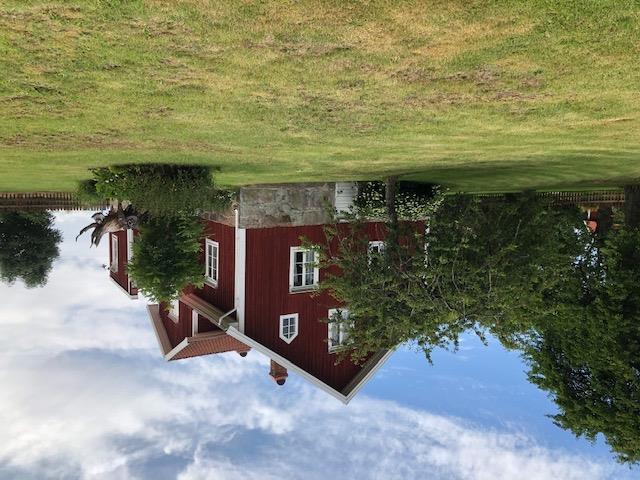 På eftermiddagen började vi kl 15.00 med att sätta ut skyltar om Berättarkväll. Det blev sju skyltar samt en bock med dubbelskylt.