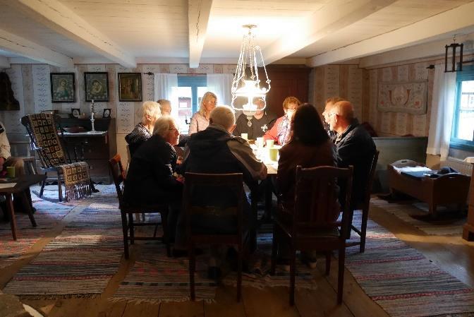 Nybygget fylldes snabbt så ca 40 personer skickades ut i Stekaremålastugan där vi också hade dukat upp med smörgåsar, kaffe och kakor.