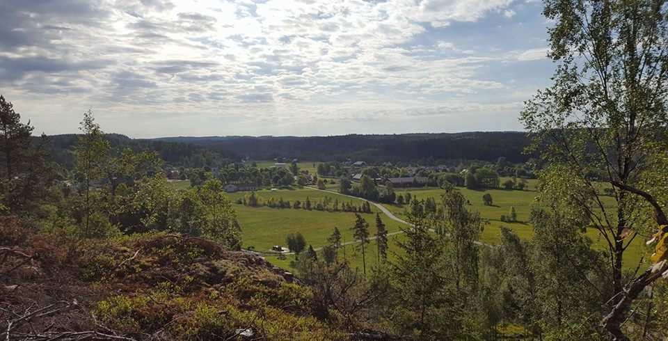 Juni Söndag 2/6 Storeskogen kl 18.00 Grupp 5 Mari Wallin Hemgruppen som träffas i Kerstin B mfl Claes Wallin Spjuthult har hand om gudstjänsten Pernilla Martineau- Hall Torsdag 6/6 Töllsjö kl 8.