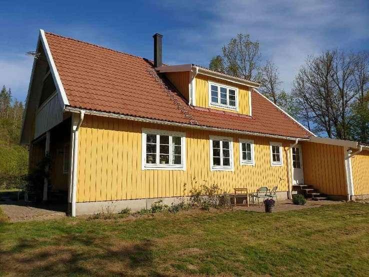 Besiktningsteknikerns reflektion Noteringar som besiktningsteknikern särskilt vill påtala Bostadsbyggnad Ett hus kräver kontinuerligt underhåll då alla byggnadsdelar utsätts för dagligt slitage.