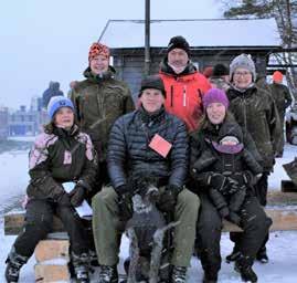 PÅ STRÄVHÅRSJAKT I FINLAND Under hösten som gick tyckte några finska strävhårsuppfödare att det var dags för en hanhundsträff i syfte att samla importerade, svanskuperade hundar, som annars inte får
