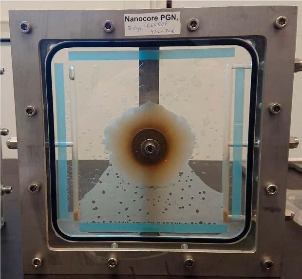 Figur 11-12. Sedimentationsförsök med en tvättad montmorillonit i vatten med 1 mm natriumklorid i en 0,2 mm artificiell spricka.