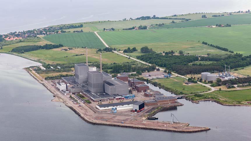 Figur 16-1. Vy över Barsebäcks kärnkraftverk med de två BWR-reaktorerna B2 (närmast i bild) och B1. Foto Jenny Eliasson, Malmö Museer.