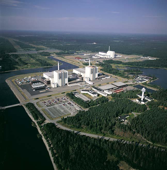 Figur 17-3. Forsmarks kraftstation med de tre BWR-reaktorerna F1, F2 och F3 från vänster till höger i bild.