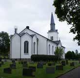 Det stora kyrkorummet har fortfarande en nyklassicistisk karaktär men präglas delvis av den stora altaruppsatsen i senbarock och en modern färgsättning i blått.