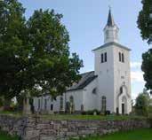 Det nyklassicistiska kyrkorummet är dekorativt förskönat genom Ludvig Frids målningar från år 1891. 0477-77 90 00 Midsommardagen 22 juni kl 10 Gudstjänst.
