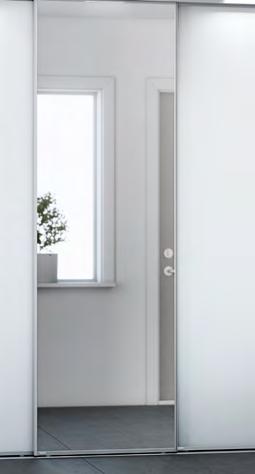 Dörrar med spegelglas Dörrarna från golv till tak.   38