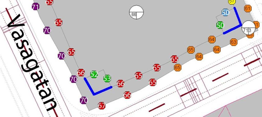 Ljudnivåerna för uteplatserna varierar mellan 47 db(a) och 53 db(a), se Figur 5.2.3. Figur 5.2.3. Högsta ljudnivå för respektive fasad. I hörnen redovisas ljudnivåerna för de skyddade uteplatserna.