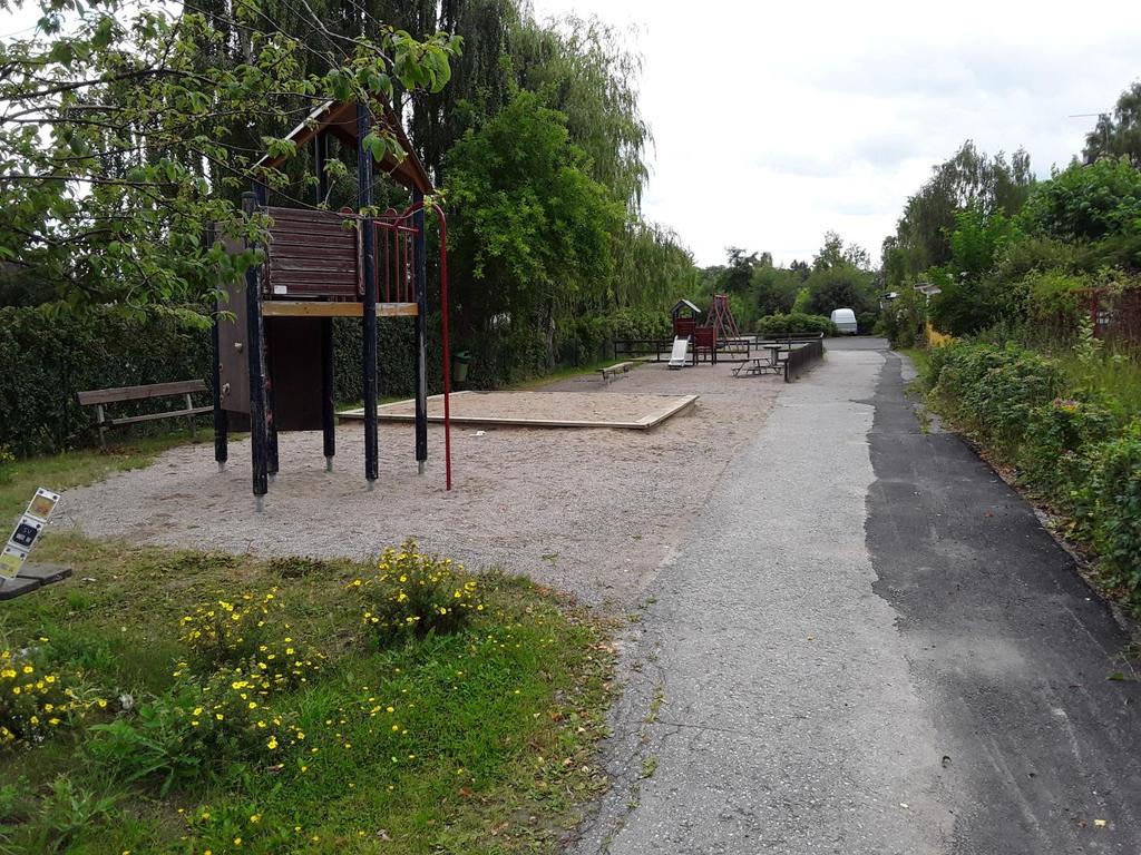 643L3 Axvägen En liten och väldig lokal lekplats Ej