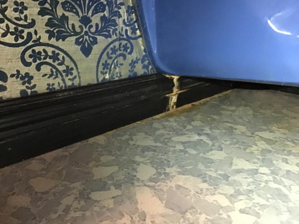 RISKANALYS Allmänt Brister i tilluftsventileringen. Människor, djur och maskinell utrustning avger fukt.