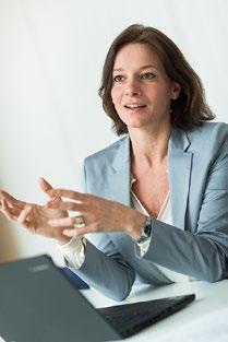 Lundwall är civilekonom med mångåriga internationella och centrala VD befattningar och styrelseuppdrag inom life-science sektorn i Ferring Pharmaceuticals, Nordic Drugs, Euro Diagnostica, Santaris