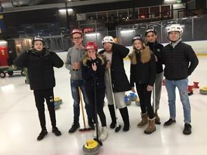 Måndag 8 januari Efter en lång jul- och nyårshelg var det dags att börja curla igen. Vårpremiären inleddes med två internmatcher. Brandkåren mötte Studsvik i den ena matchen.