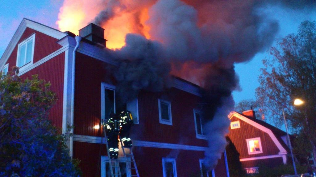 Figur 7 visar rökdykarna som söker efter