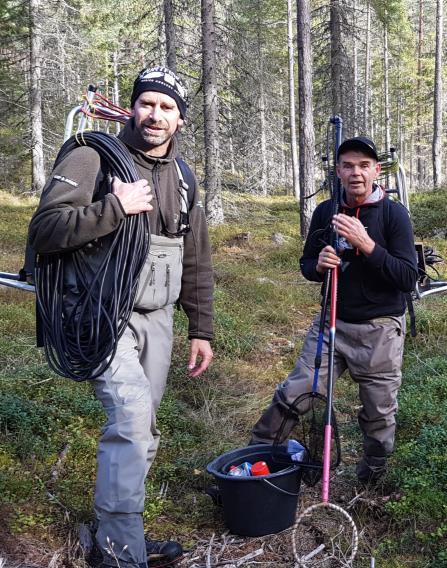 Klarälvens Vattenråd www.vattenorganisationer.se/klaralven Elfiske utan na gon fa ngst. Ö ringen och mo rt slogs ut, da kalkningsinsatserna kom fo rsent. Foto Klamma a lv.