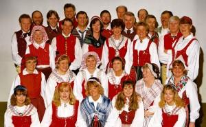 Folkdanslaget Haningarna Bildades i slutet 1940-talet och har fortfarande verksamhet. Åke och Birgitta Thunholm nedtecknade 2013 en minnesberättelse om de dryga sextio åren.