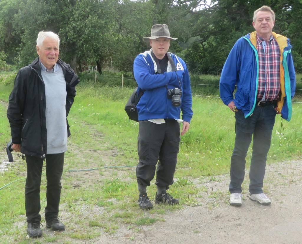 Rune Karlsson, Ulf Nilsson och Anders Numan. Vi besökte först den Högstagård som numera är ett eldorado för älskare av vattenväxter och naturkonst. Den ligger några hundra meter norr om Åvavägen.