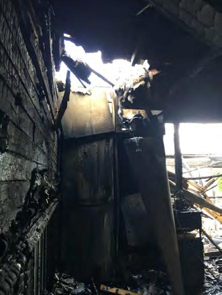 10 HALL KÖK 11 Ovan till vänster syns återigen köket ifrån hallen.