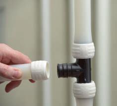 Möjlighet till ett metallfritt system Uponor FPL-X