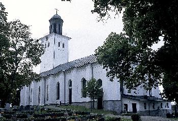 FELLINGSBRO KYRKA Prästgård 3:1, församling, Lindesbergs kommun, Örebro län Foto: Estrid BESKRIVNING OCH HISTORIK Kyrkomiljön s kyrka är belägen ett par kilometer norr om nuvarande s samhälle.