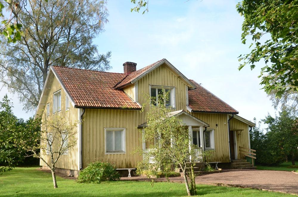 MINDRE GÅRD - FALKÖPING - SKÖTTNING - PRIS: 1 500 000 KR EL.HÖGSTBJ.