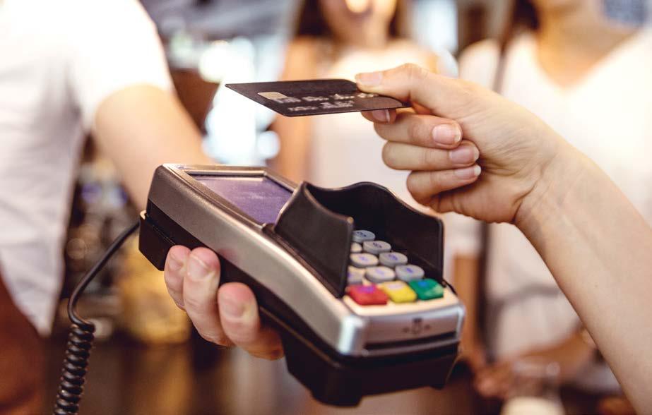 Andelen som svarar att de ibland eller alltid använder sitt kontaktlösa kort när de betalar i butik har också ökat från förra året, med totalt 15 procentenheter.