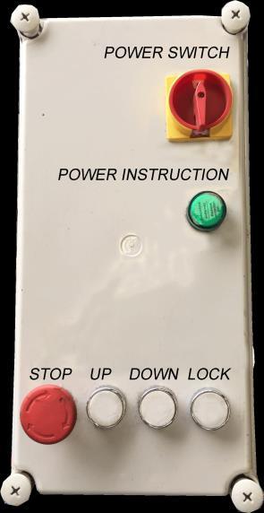 Efter att ha tryckt på ner knappen kommer hissen att stiga lite och sedan sjunka. Ifall ett nödläge uppstår tryck in stopp-knappen strömmen kommer brytas direkt.