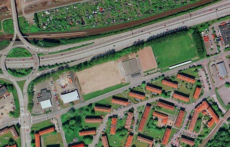 MUNKEBÄCKSMOTET BENSIN SYSTEM BOLGET OMRÅDET Området består av två fotbollsplaner och en klubbstuga som ligger mellan E20 och Torpavallsgatan.