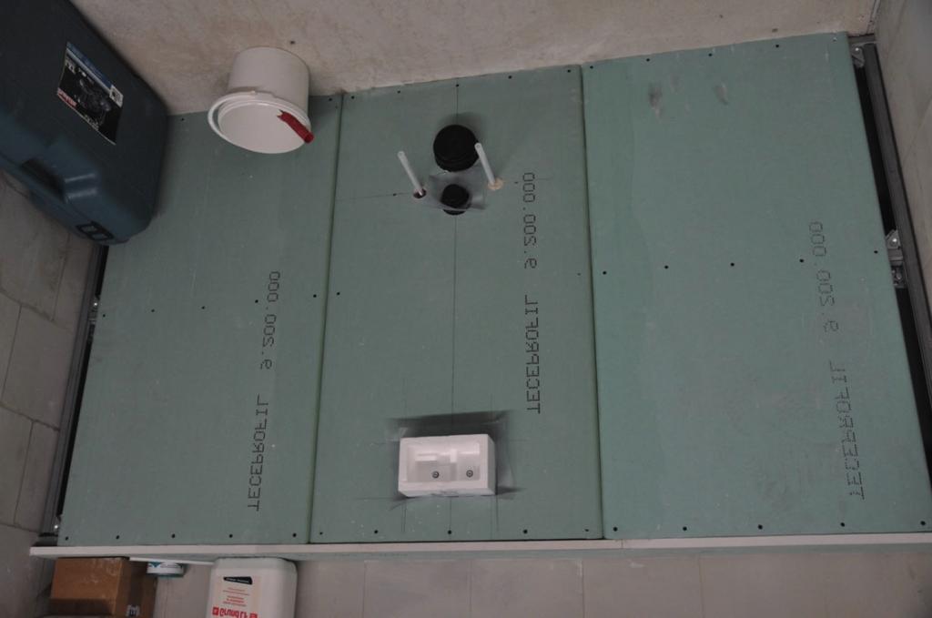 Montering av väggelement 1) Montera cisternen i vägg enligt monteringsanvisning på föregående sidor.