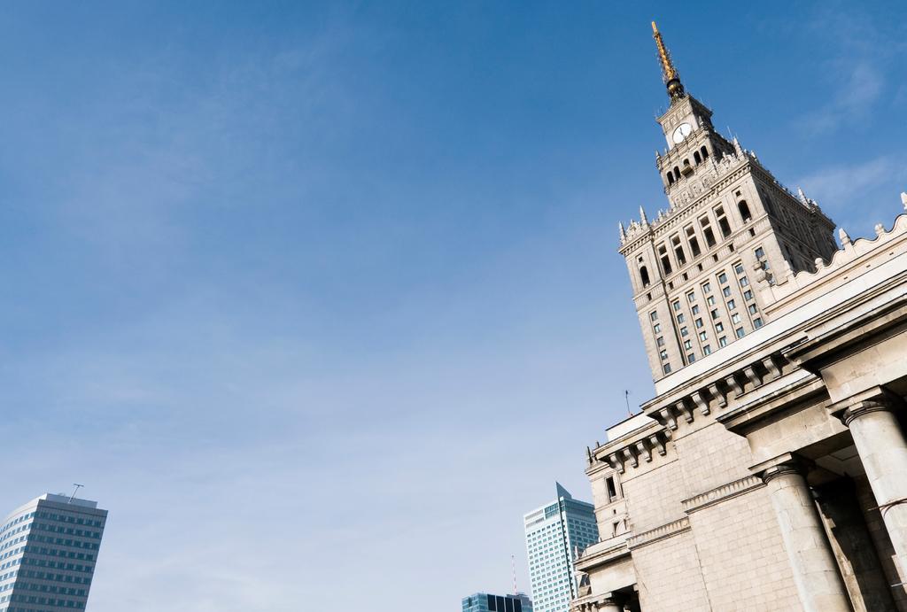 Autocall BREC Offensiv 5 +/- Kulturpalatset, Warszawa Autocall BREC Offensiv 5 +/- Kategori Erbjuds av Emittent Sista teckningsdag Inlösenbarriär Kupongbarriär Riskbarriär på slutdag Löptid