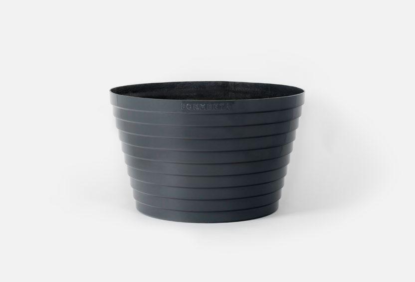 PLANTERINGSKÄRL EDGE Planter Edge Planteringskärl i glasfiberarmerad polyester med ett modernt, välkomnande uttryck formgivet av Anton Björsing för Formenta.