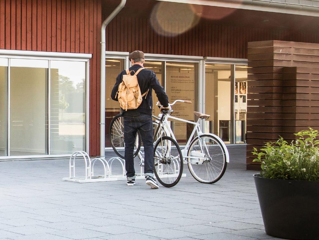 CYKELSTÄLL & POLLARE Bike Stands & Bollards Formentas cykelställ och cykelpollare är formgivna för att skapa säkra cykelparkeringar i offentliga miljöer.