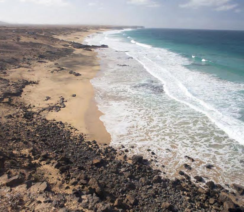 8 FUERTEVENTURA 5 x stränder västkusten El Cotillo El Cotillo har en av öns bästa stränder. Surfare och barnfamiljer trivs på vågorna här.