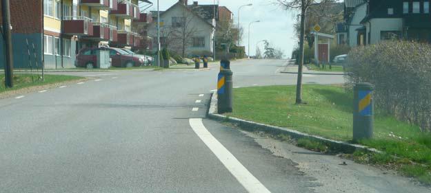 2.5.1.2 Väg 120 Väg 120 mot Älmhult/Traryd går genom nordvästra delarna av centrala Älmhult och hastigheten är där begränsad till 50 km/h. 2.5.1.3 Väg 657 I västra ändens infart mot Liatorp finns ett farthinder av typen chikan.
