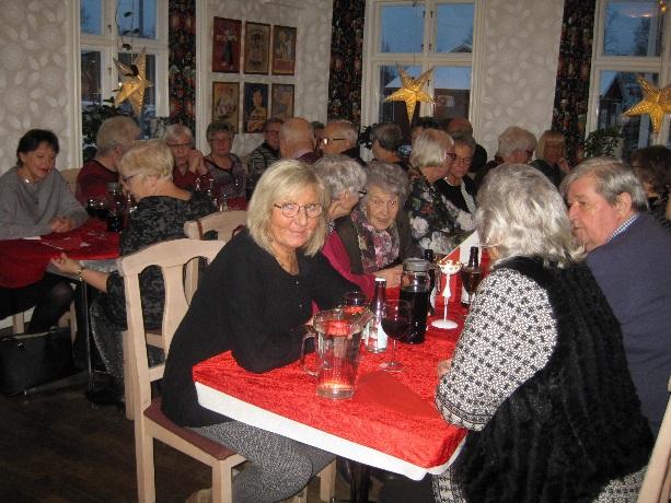 Nyaste rapporterna ligger överst 11 december Månadsmöte med julbord SPF Seniorerna - Skillingaryd har haft julbord på Järnvägshotellet vilket