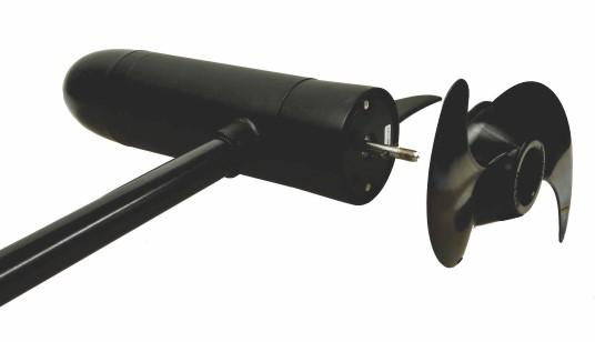motorn. Koppla alltid loss batterikablarna från batteriet innan du utför underhåll, service, installerar eller tar bort motorns komponenter. AVLÄGSNANDE AV PROPELLERN 1.