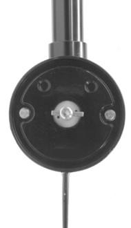 MONTERING AV PROPELLERN UNDERHÅLL 1. Rotera motoraxeln för att föra in propellertappen horisontellt. a a - Propellerbult 44664 2.