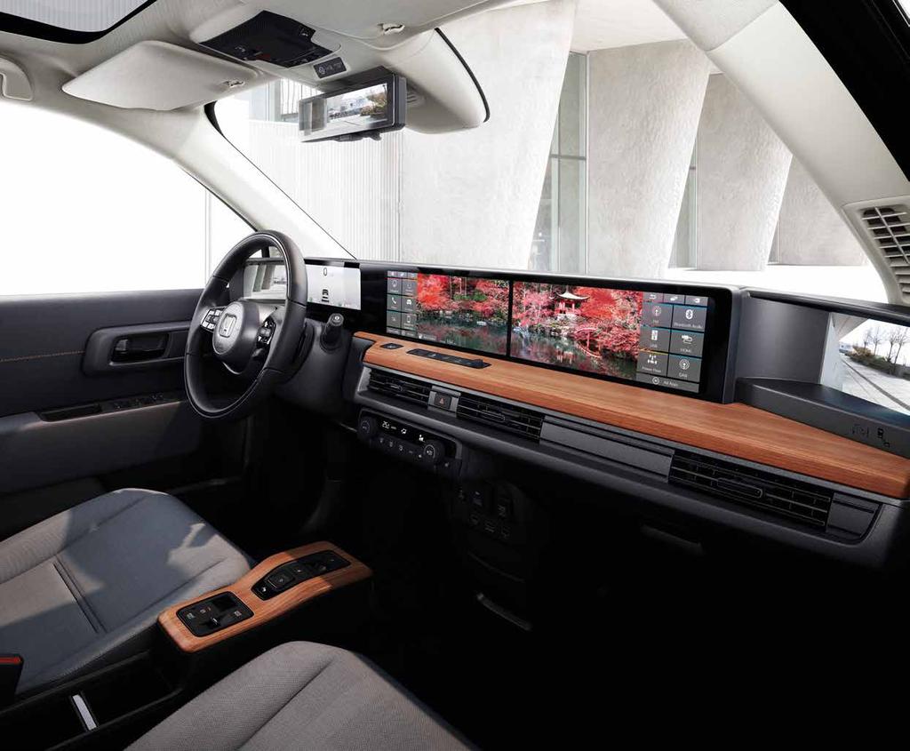 Den digitala instrumentpanelen, som täcker hela bilens bredd, håller dig informerad, underhåller dig och ser till att du är