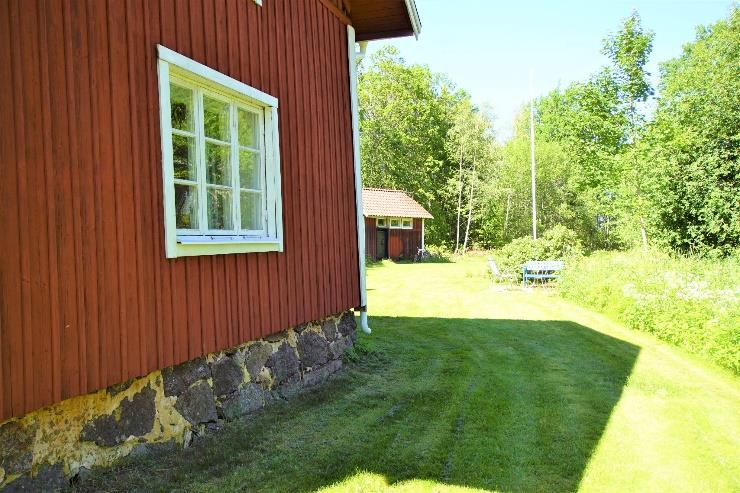 Bostadsbyggnad Grunduppgifter Bostadshus i ett plan och vindsvåning uppfört i mitten av 1800-talet, byggår okänt. Byggnaden har under senare år delvis renoverats från grunden.