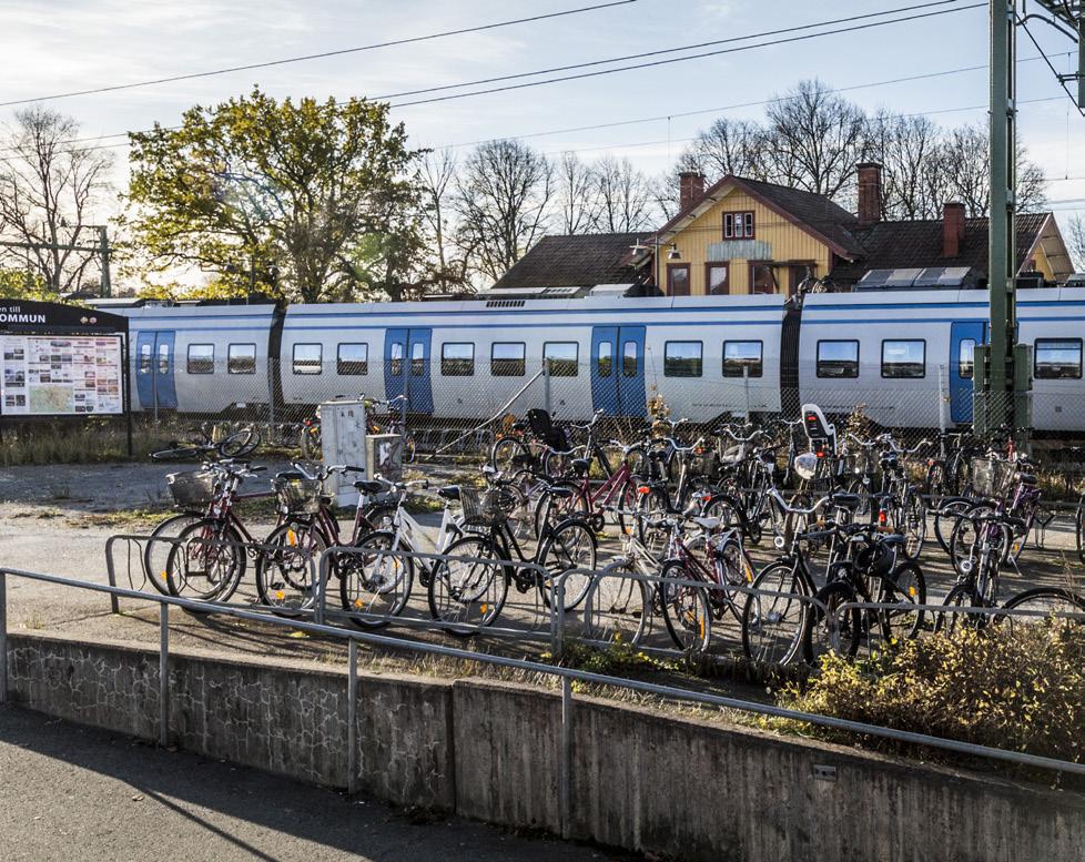 Parkeringsmöjligheter för cykel vid bytespunkter För att främja ett ökat resande med cykel i kombination med kollektivtrafik är det viktigt med cykelparkeringar vid hållplatser och tågstationer.