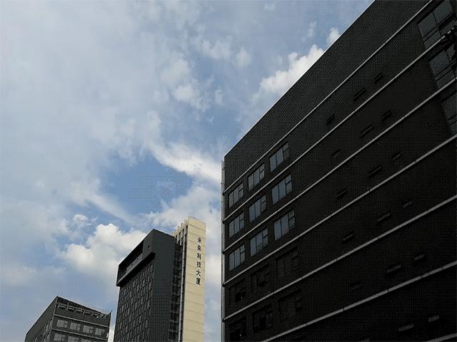 Kamera Anpassade bildtagningslägen Vill du upptäcka nya sätt att använda din kamera utöver de förinställda funktionerna? Du kan ladda ned eller radera fotograferingslägen baserat på dina behov.
