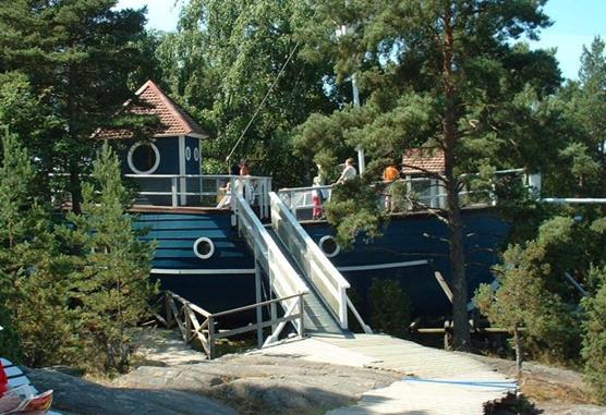 Kampanjen visar hur viktigt element havet är för Mumin och hur centralt havet är i berättelserna. Tove levde sitt liv vid Östersjöns stränder och var av stor betydelse som inspirationskälla för henne.