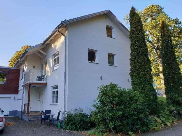 Besiktningsteknikerns reflektion Noteringar som besiktningsteknikern särskilt vill påtala Bostadsbyggnad Fastigheten är byggd 1955 och utbyggd 1974.