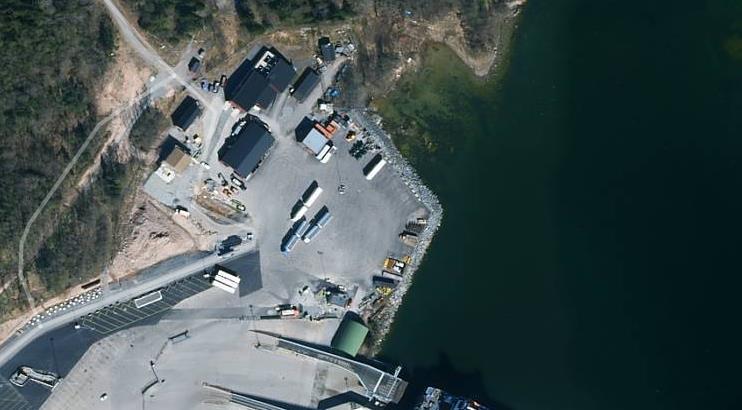 Kapellskärs reningsverk ligger i direkt anslutning till den norra delen av Kapellskärs hamn (se figur 3.2).