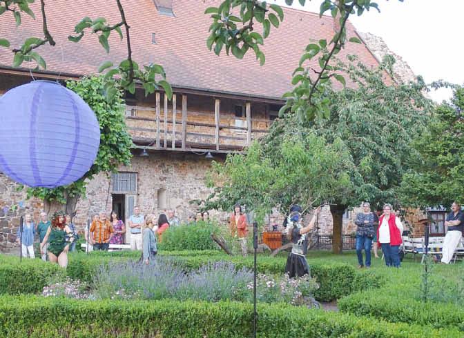 So gab es unter anderem einen Himmelfahrtsgottesdienst und ein Frühlingsfest. Die Konzertreihe Klassik und mehr gastierte hier mit dem Trio Kubik und Klassik meets Tango. Zum 20.