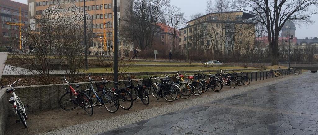 Parkeringsplats och antal bilplatser I kvarterets sydöstra del finns en